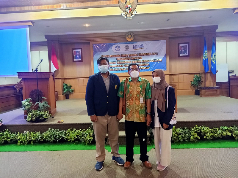 The Faculty of Veterinary Medicine Team Advances to the Top 16 in the 2022 Indonesian Language Debate Internal Selection at University Level
